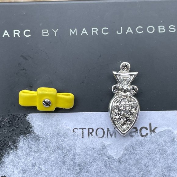 Marc Jacobs Earrings mix tone mismatch set Bow and Pineapple post Women Earrings - Picture 4 of 12
